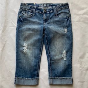 Hydraulic distressed capris